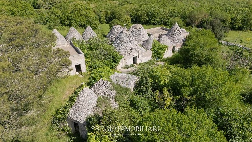 Foto Trullo in Contrada Coccioline, Martina Franca di 650 m² con 9 locali
