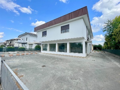 Foto Negozio a Borgo Virgilio Cerese di 186 m² con 2 locali in affitto