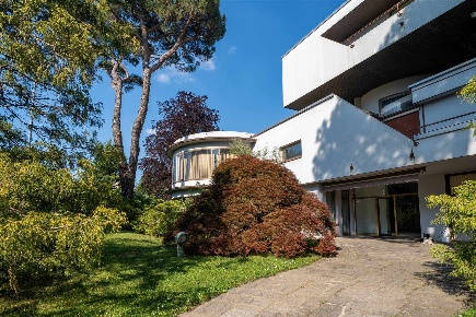 Foto Villa unifamiliare in VIA COMO 2, Casorate Sempione di 329 m²