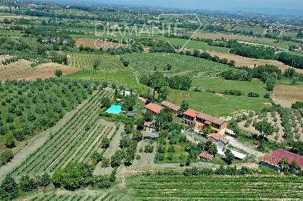 Foto Agriturismo a Montepulciano Centro di 772 m² con 20 locali in vendita