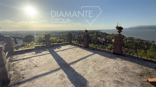Foto Appartamento a Castiglione del Lago Contrada Mulino di 180 m²