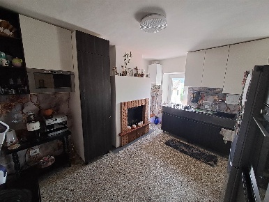 Foto Appartamento a Serra San Quirico di 100 m² con 6 locali in vendita