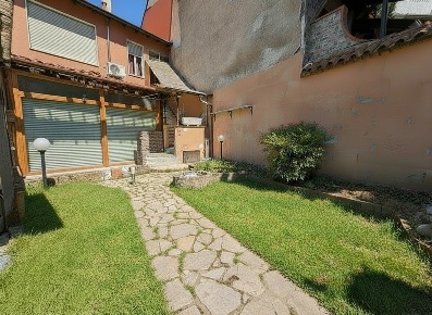 Foto Case semi ndipendenti a Legnano Piscina, Parco Castello di 180 m²