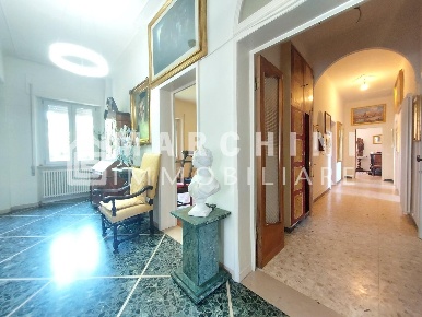 Foto Villa bifamiliare a Lucca Sant'Anna di 180 m² con 8 locali in vendita