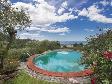 Foto Villa unifamiliare a Massa San Carlo - Antona di 243 m² con 8 locali