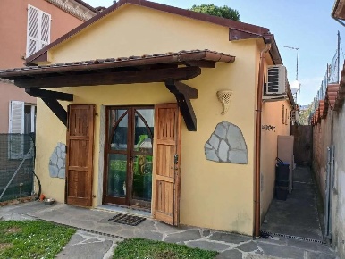 Foto Casa indipendente a Massa Centro di 80 m² con 3 locali in vendita