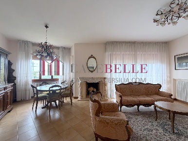 Foto Casa indipendente a Pietrasanta di 200 m² con 7 locali in vendita