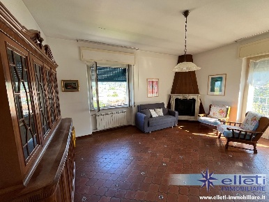 Foto Appartamento a Massa Centro di 95 m² con 5 locali in vendita