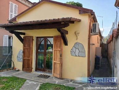 Foto Casa indipendente a Massa Centro di 80 m² con 3 locali in vendita