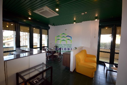 Foto Appartamento a Montignoso Cinquale di 82 m² con 5 locali in vendita
