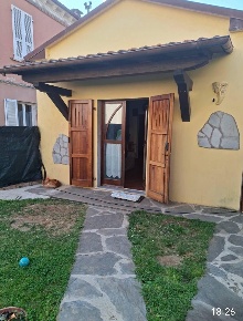 Foto Casa indipendente a Massa Centro di 58 m² con 3 locali in vendita