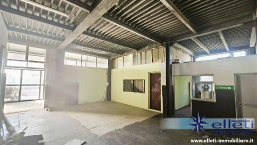 Foto Capannone industriale a Massa Castagnola di 450 m² con 5 locali
