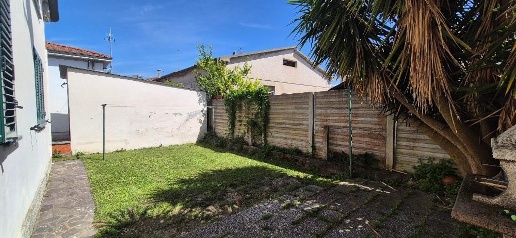 Foto Villa unifamiliare a Cascina Centro di 140 m² con 6 locali in vendita