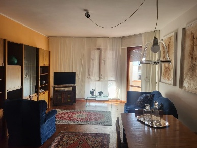Foto Appartamento a Carrara Marina di Carrara di 100 m² con 5 locali