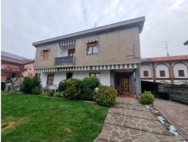 Foto Appartamento a Cogliate Centro di 109 m² con 4 locali in vendita