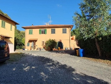 Foto Casale a Casciana Terme Lari Usignano di 305 m² con 14 locali