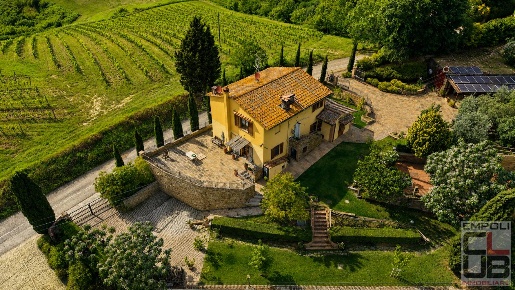 Foto Villa unifamiliare a Castelfiorentino di 270 m² con 12 locali