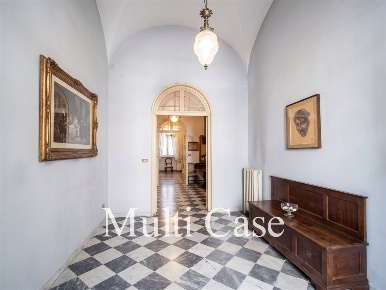 Foto Villa unifamiliare a Viareggio Lungomare di 400 m² con 12 locali