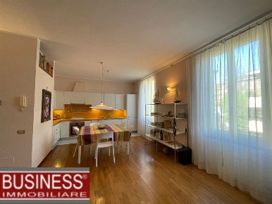 Foto Appartamento in Via Vincenzo  Civerchio, Milano Zara di 140 m²