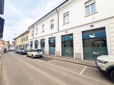 Foto Negozio in via Roma, Meda di 130 m² con 1 locali in vendita