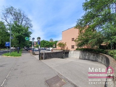 Foto Box in via Triulziana, San Donato Milanese Centro di 18 m² in vendita