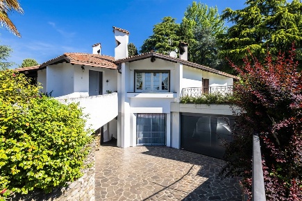 Foto Villa unifamiliare in VIA UGO FOSCOLO, Credaro Centro di 560 m²