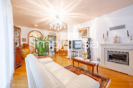 Foto Villa a schiera a Jesolo di 200 m² con 5 locali in vendita