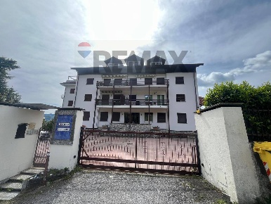 Foto Appartamento in Via Ernesto Tentori 1, Duno di 80 m² con 3 locali