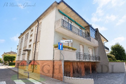 Foto Appartamento a Bondeno Centro di 130 m² con 5 locali in vendita