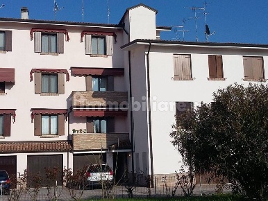 Foto Appartamento in via serao 3, Ferrara Via Pomposa di 90 m² con 4 locali