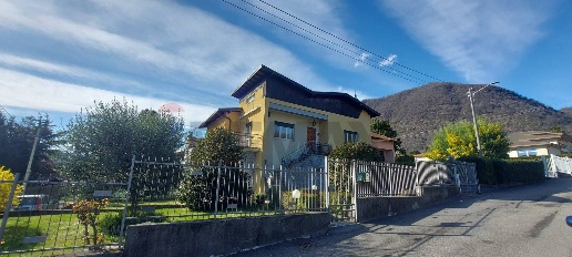 Foto Appartamento in Via Vittorio Veneto 5, Cittiglio Centro di 100 m²