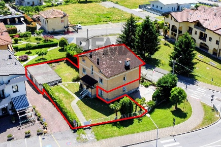 Foto Case semi ndipendenti a Pian Camuno Centro di 131 m² con 4 locali