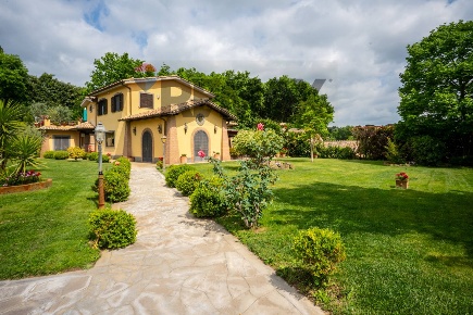 Foto Villa unifamiliare in VIA MONTE SIRIO 5, Sacrofano di 360 m²