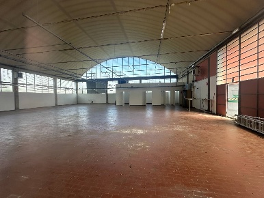 Foto Attività commerciale in camigliano 59, Capannori di 400 m² in affitto
