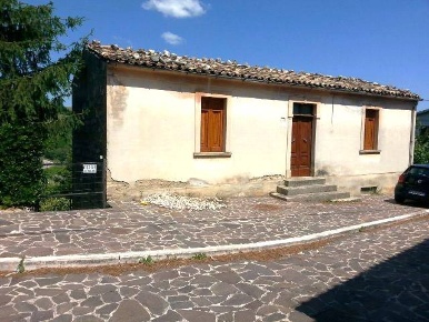 Foto Casa indipendente in Via Elcina, Serramonacesca Centro di 140 m²