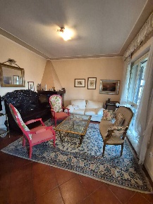 Foto Villa unifamiliare a Bardolino Centro di 270 m² con 9 locali