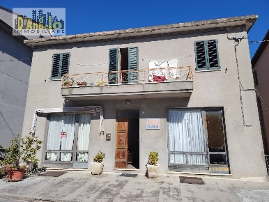 Foto Casa indipendente in Piazza Costantino Tamanti 35/36/37, Fermo Centro