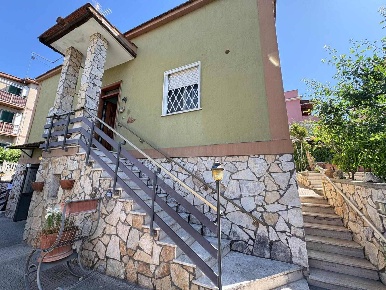Foto Case semi ndipendenti in Via delle Lucarie, Roma Settebagni di 154 m²