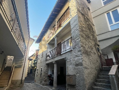 Foto Case semi ndipendenti in Via Garibaldi, Duno di 210 m² con 9 locali