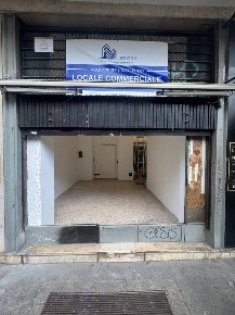 Foto Negozio in Via Giosue' Carducci, Milano San Vittore di 110 m²