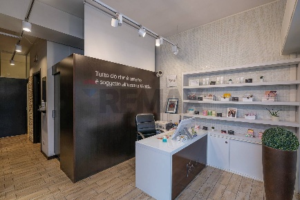 Foto Attività commerciale a Bonate Sotto di 80 m² con 3 locali in vendita