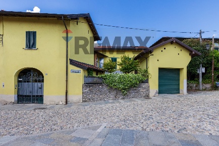 Foto Case semi ndipendenti in Via Piave 1, Cazzago Brabbia di 163 m²