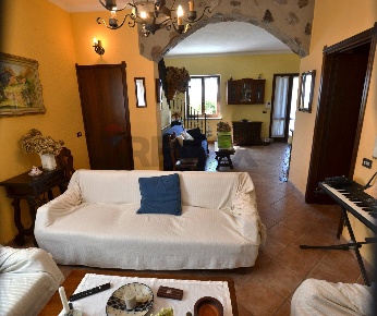 Foto Casa indipendente a Sovere di 200 m² con 8 locali in vendita