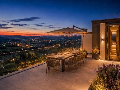 Foto Appartamento in Strada Vedetta 36, Alba di 98 m² con 3 locali
