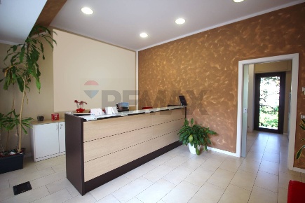 Foto Negozio in via garibaldi 52, Ponte San Pietro Centro di 85 m²