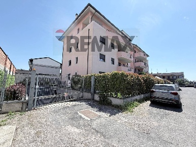 Foto Posti auto in VIA MONCENISIO SNC, Magenta Centro di 19 m² con 1 locali