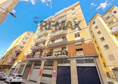 Foto Magazzino in Via Alberto Serra 52, Cosenza Centro di 70 m² in vendita