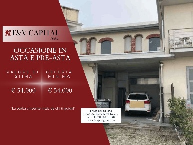 Foto Locale commerciale in Via della Zecca, Caselle Torinese di 215 m²