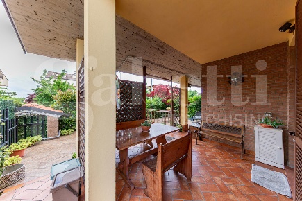 Foto Villa a schiera in Via Don Miglietti 10, Trezzano Rosa di 164 m²