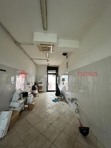 Foto Negozio in Via Pizzuto 46/a, Arezzo Tortaia di 45 m² con 1 locali